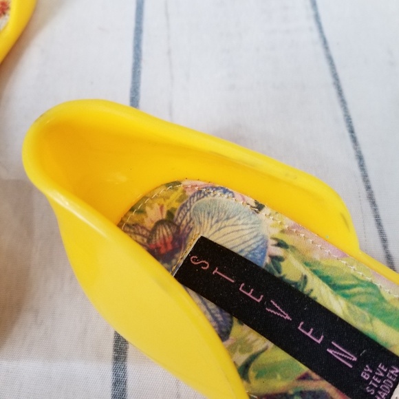 Steven by Steve Madden Jelly Peeptoe Sandals - Picture 7 of 8